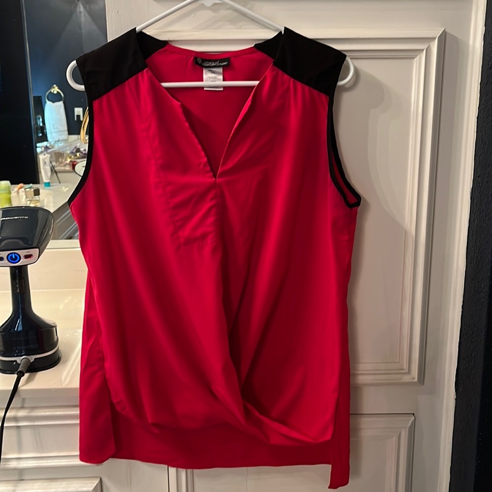 Cute hot pink and black top.  Looks great with jeans or shorts.  Worn once.